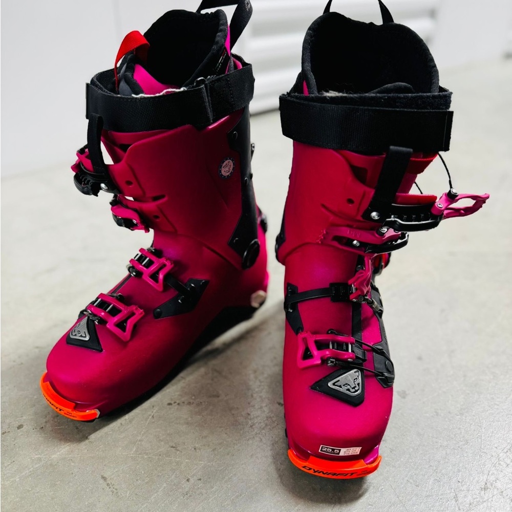 Dynafit backcountry ski boots 7.5 size (but I wear 8.5) NWOT